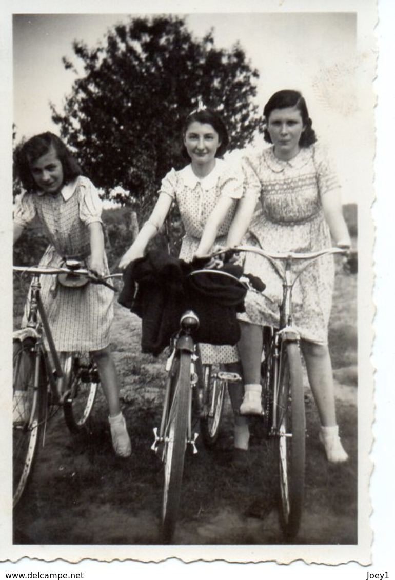 Photo 3 Jeunes à Fille à Vélo,format 6/9 - Anonyme Personen