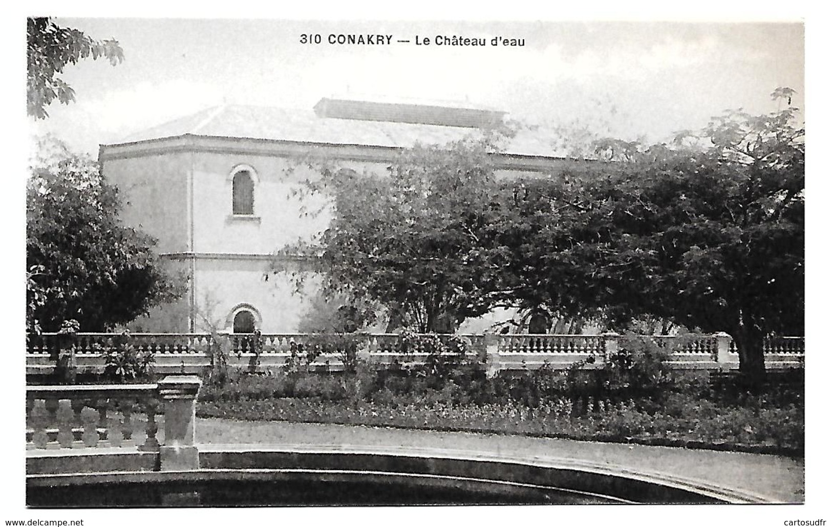 CONAKRY - LE CHÂTEAU D'EAU - SUPERBE - Guinée