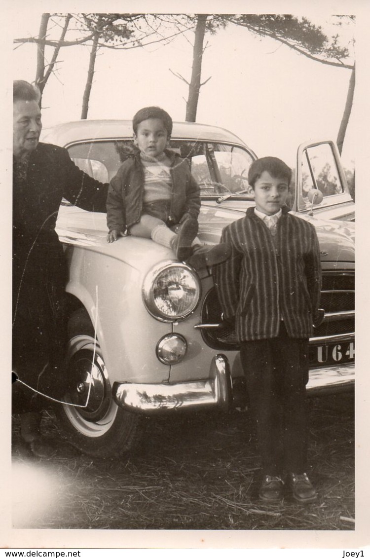 Photo Peugeot 403 Avec Enfants ,format 9/13 - Cars