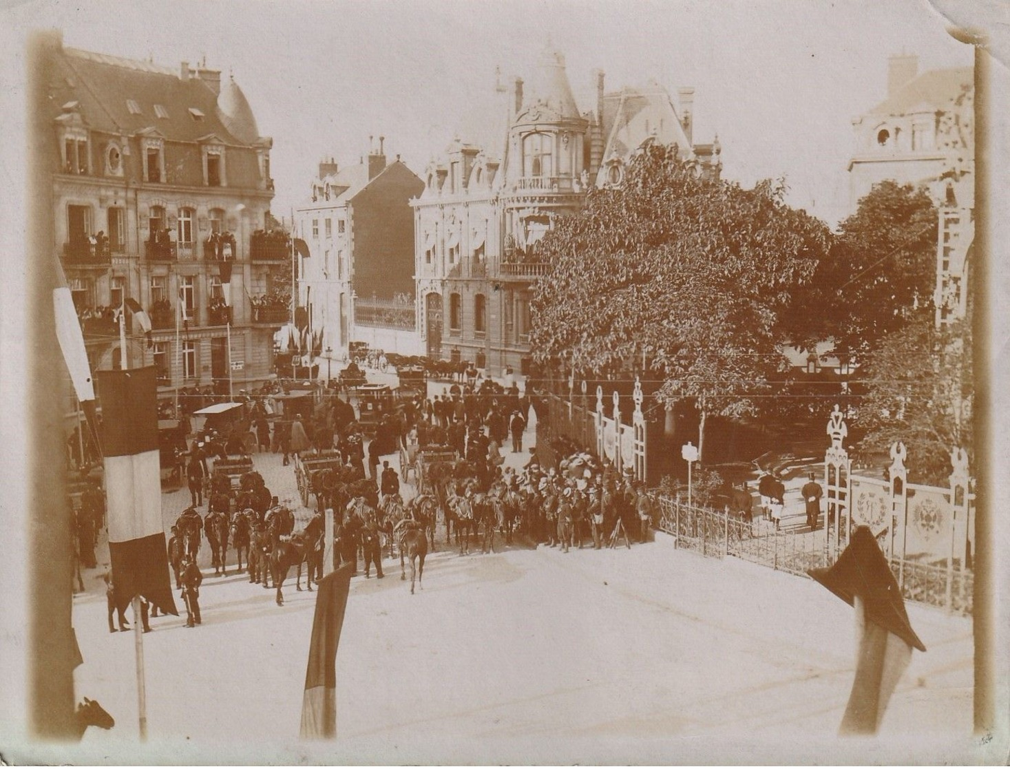 Rare Photo 120 Mm X 90 Mm - Visite Du Tsar Nicolas II à Reims 51 (Marne) - 1901 - Automobiles Des Officiers -  Scan R/V - Orte