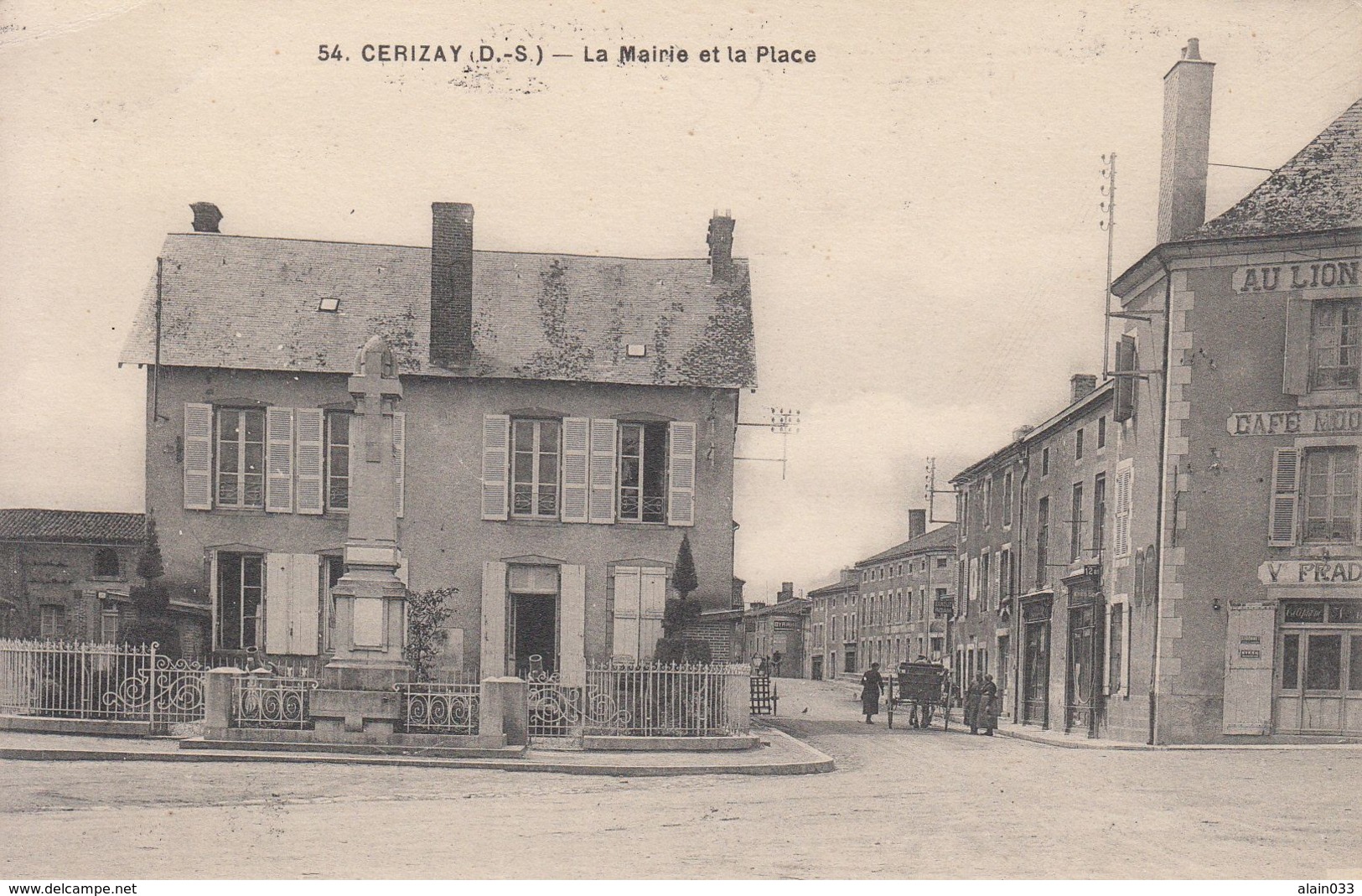 CERIZAY La Mairie Et La Place, Bon état, Commerce, Pas Vue Sur Delcampe - Cerizay