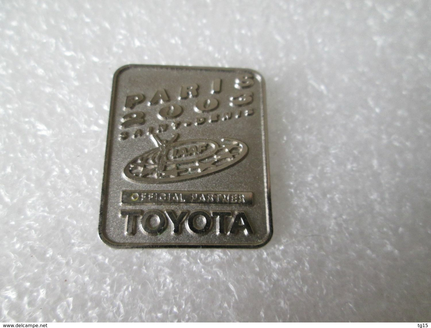 PIN'S    TOYOTA   PARIS  2003  SAINT DENIS  IAAF  OFFICIAL PARTNER - Toyota