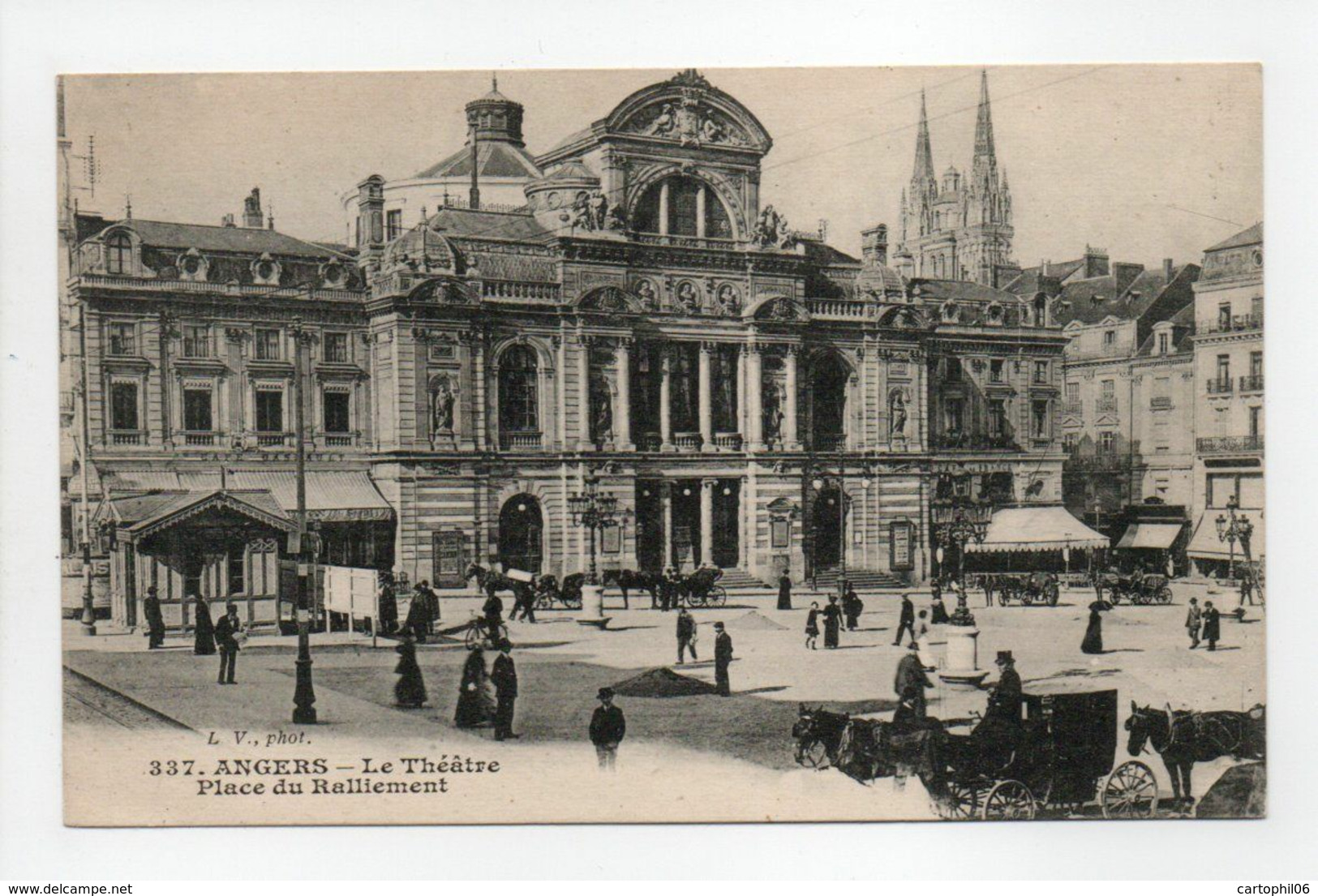 - CPA ANGERS (49) - Le Théâtre - Place Du Ralliement (belle Animation) - Photo L. V. 337 - - Angers