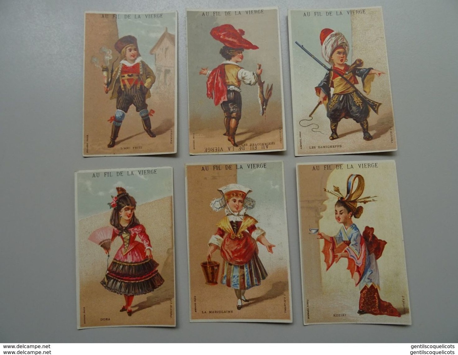 Lot de 109 chromos : angelots,personnages en costume, pierrot, arlequin, enfants, science, plantes, etc