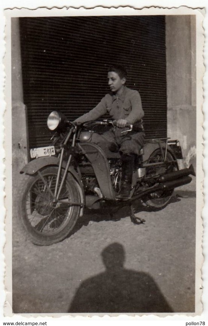 VECCHIA FOTO - OLD PHOTO - MOTOCICLETTA - MOTORCYCLE - Formato Cm. 5,5 X 8,5 Circa - Vedi Retro - Otros & Sin Clasificación