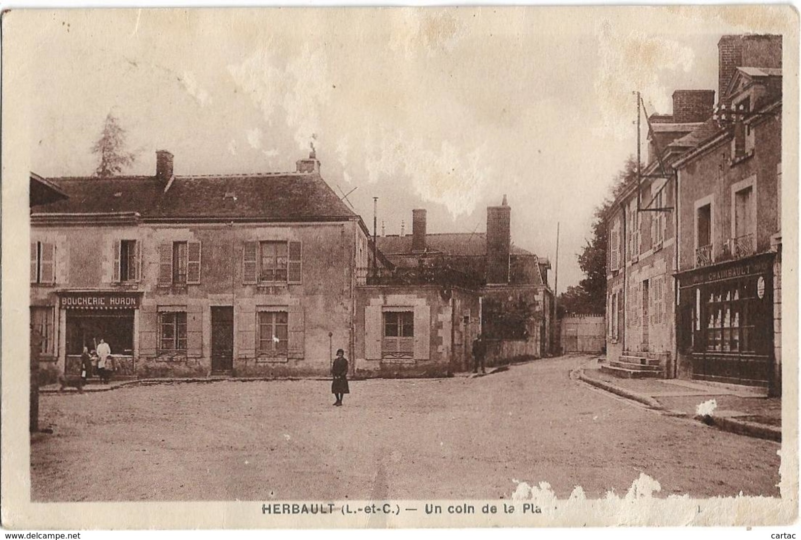 D41 - HERBAULT - UN COIN DE LA PLACE - Quelques Personnes Et Enfants - Boucherie Huron - Chaimbault - - Herbault