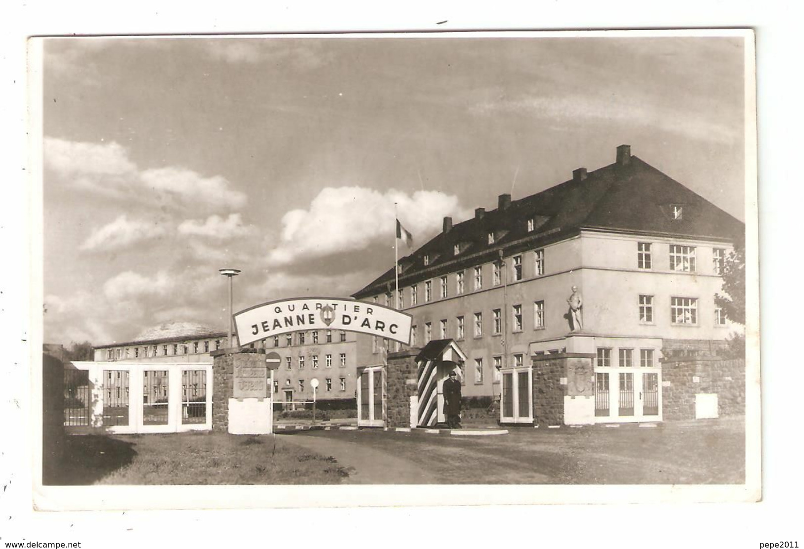 Carte Photo Militaria COBLENCE  KOBLENZ Caserne Quartier Jeanne D'Arc Entrée Peu Commune - Caserme