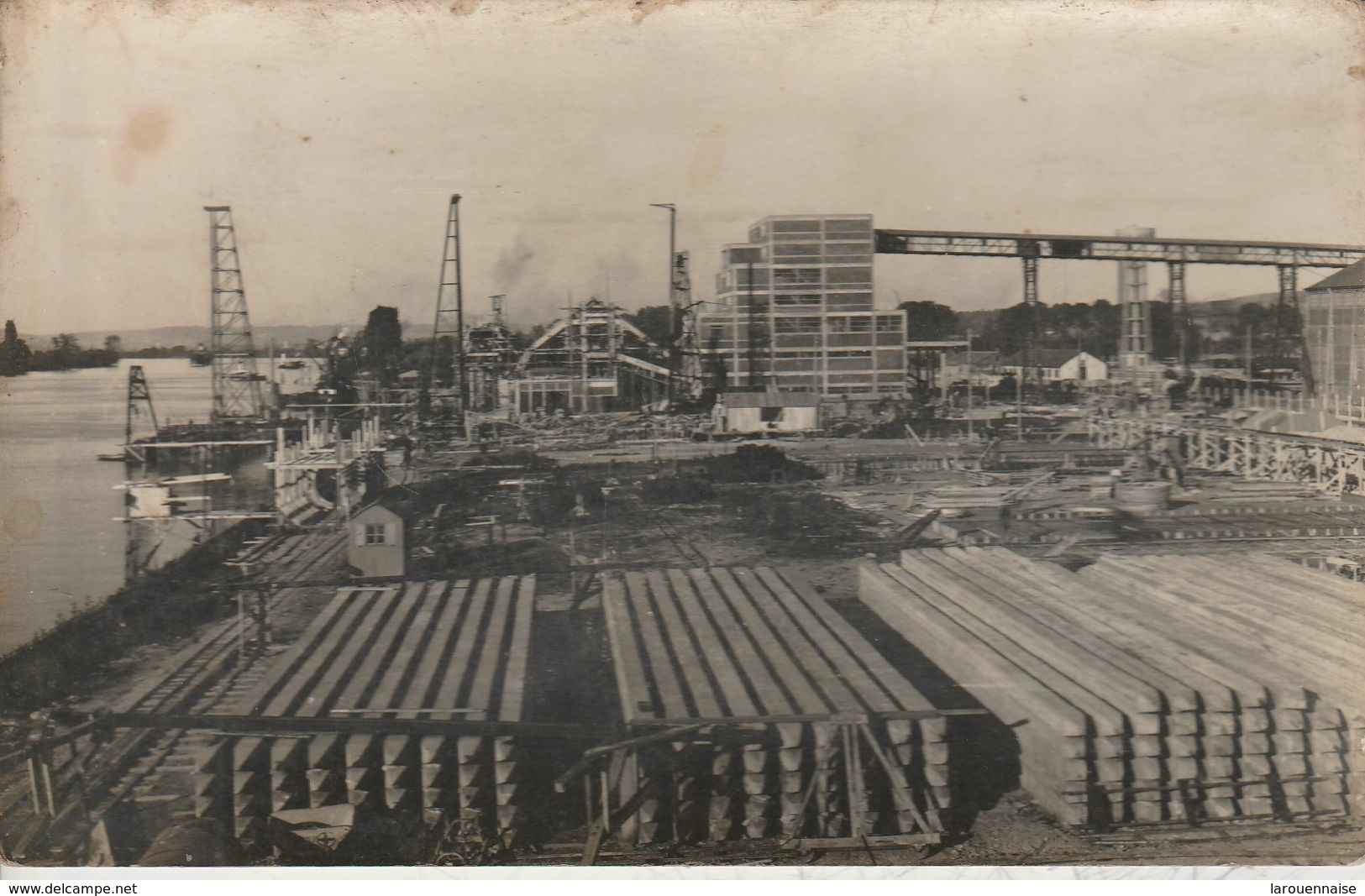 76 - LE GRAND QUEVILLY - Appontement Et Usine (carte Photo) - Le Grand-Quevilly