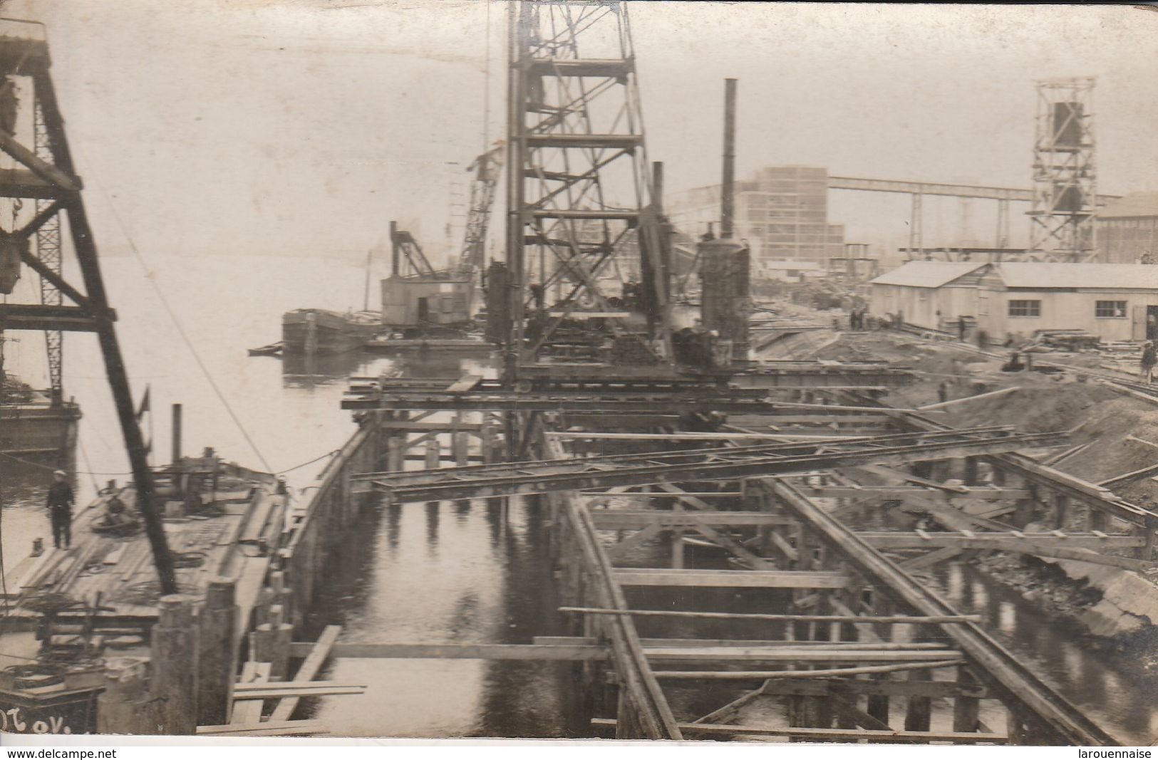 76 - LE GRAND QUEVILLY - Appontement Et Usine (carte Photo) - Le Grand-Quevilly