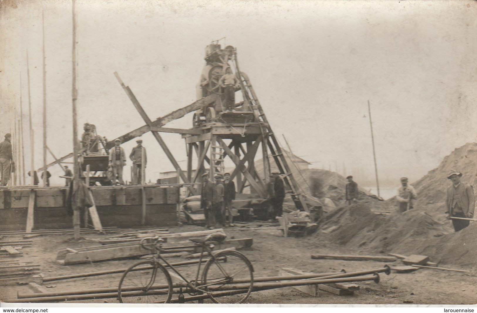 76 - LE GRAND QUEVILLY - Ouvriers De L' Usine (carte Photo) - Le Grand-quevilly