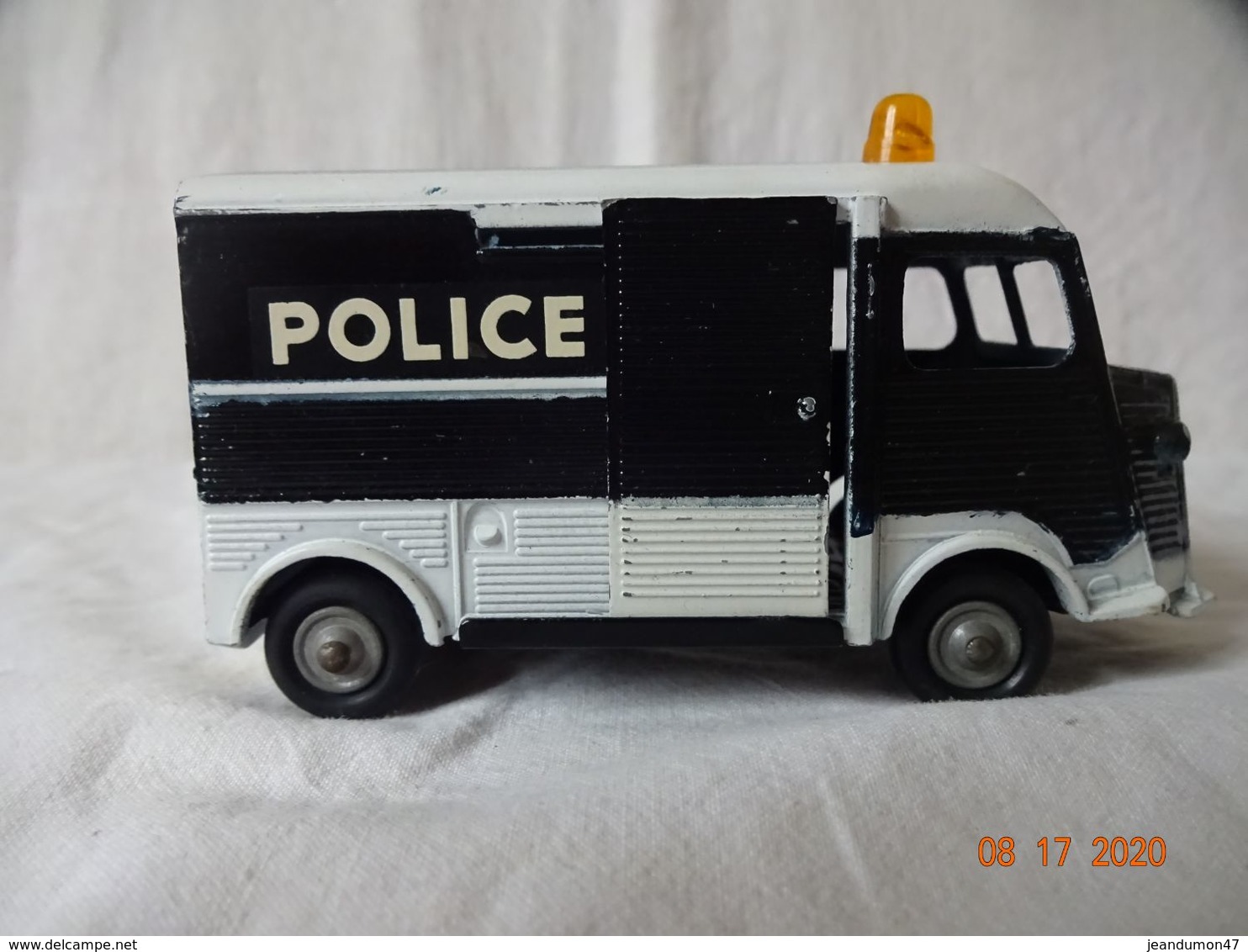 J.R.D. - . CAMION CITROËN - 1200 K. POLICE. EXCELLENT ETAT. PORTE COULISSANTE EN ETAT DE MARCHE - JRD