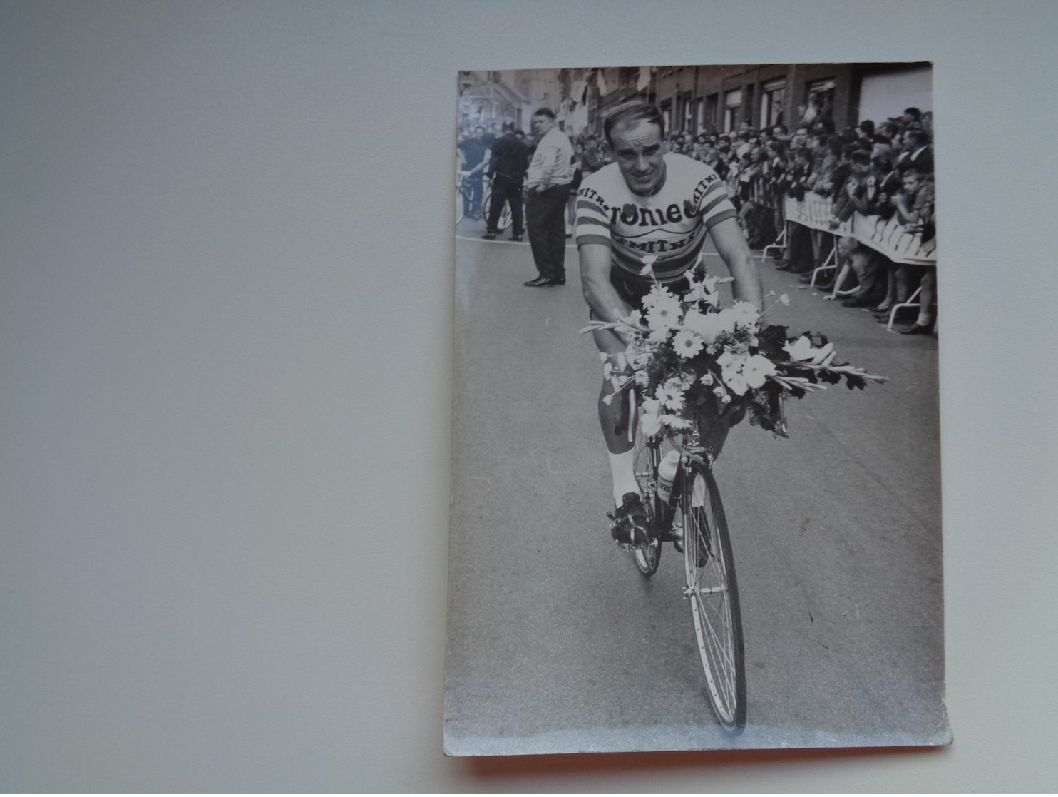 Document ( 523 )  Wielrennen  Coureur  Renner  Wielrenner Cycliste J. Vandenberghe Persfoto Terryn Maurice  Izegem - Cycling