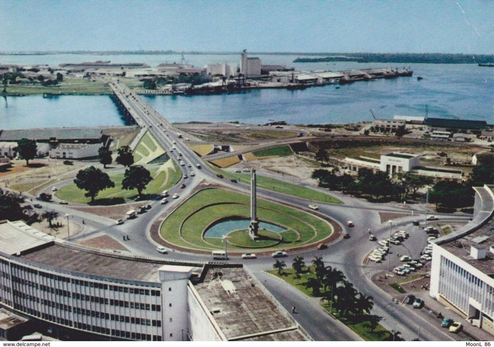 AFRIQUE - COTE D'IVOIRE - ABIDJAN - VUE DE LA PLACE DE L'INDEPENDANCE ET TREICHEVILLE 1966 - Côte-d'Ivoire