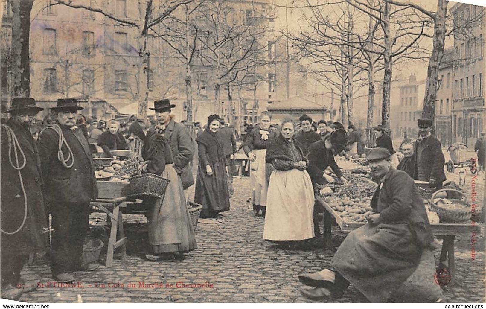 Saint Etienne      42         Un Coin Du Marché De Chavanelle          (voir Scan) - Saint Etienne