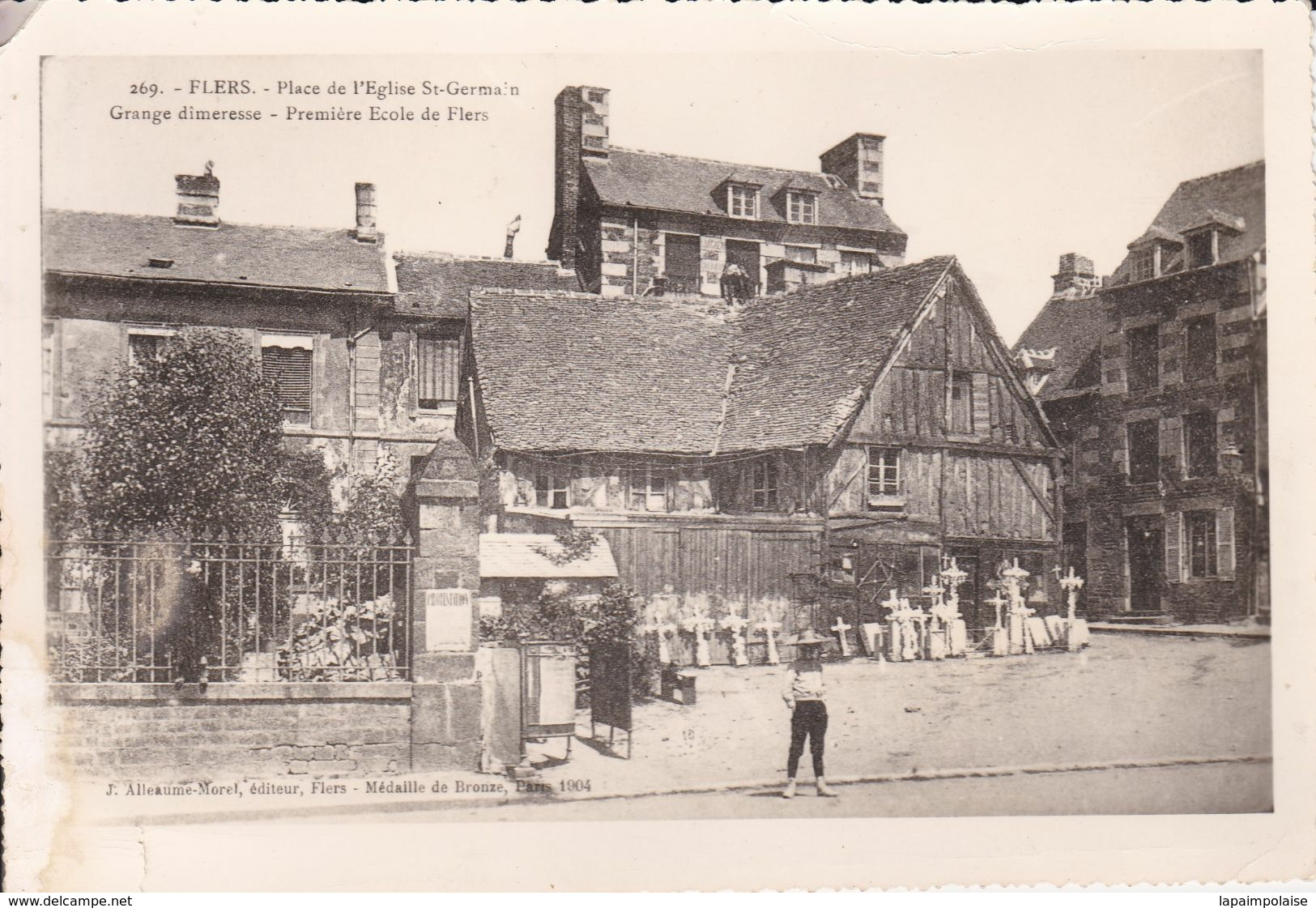 [61] Orne > Flers Photographie D'une Carte Postal Place De L’église St Germain Première école   Ref 1199 - Flers