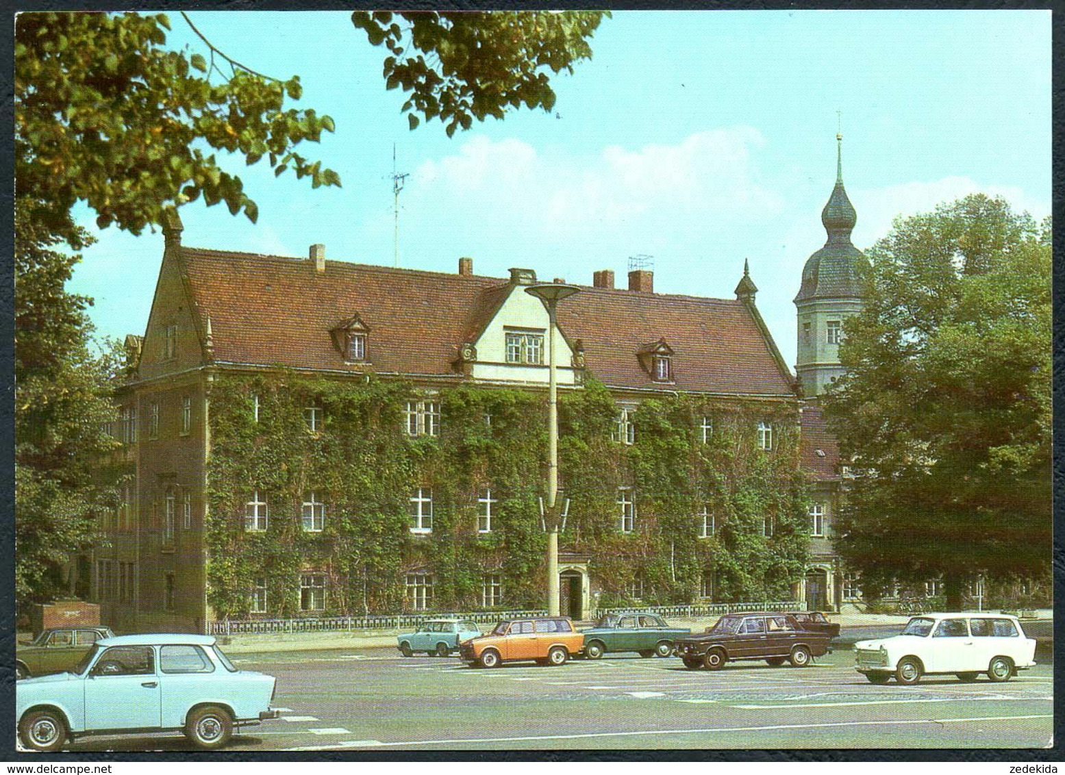 D9357 - TOP Riesa Rathaus Parkplatz Auto Car Wartburg Lada Trabant Skoda - Bild Und Heimat Reichenbach - Riesa