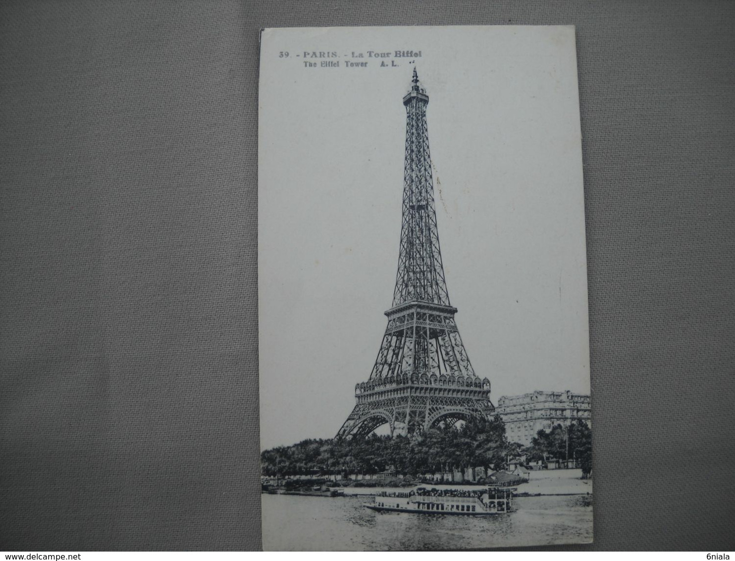 2414  Carte Postale    PARIS      LA TOUR EIFFEL      75 Paris - Tour Eiffel