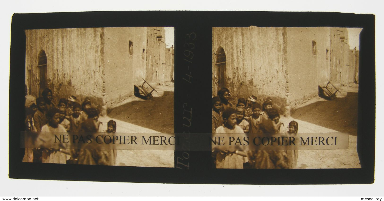 TUNISIE TOZEUR 1933 Une Rue Avec Un Groupe D'enfants Maisons PHOTO PLAQUE DE VERRE Stéréo Cliché Amateur - Diapositiva Su Vetro