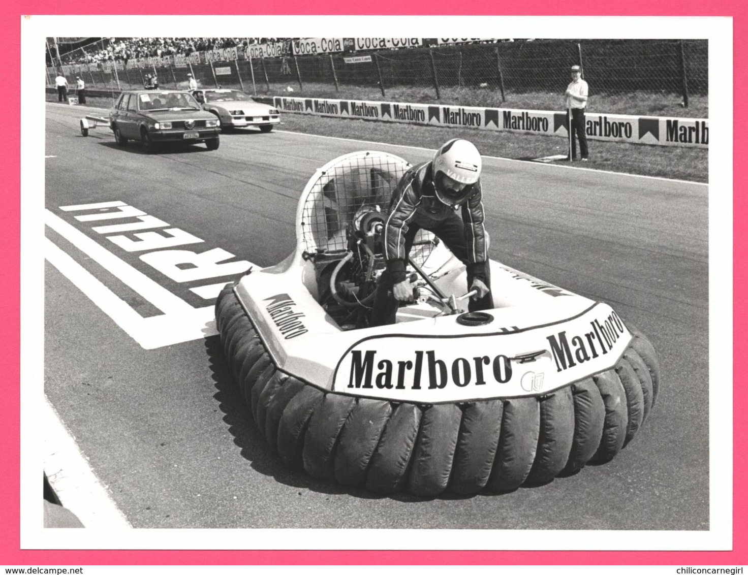 Photo De Presse - F1 - Circuit - Course Voiture Bouée - HUTCHINSON SHERIF VERSOIX - 20,2 X 15,2 Cm Environ - Car Racing - F1