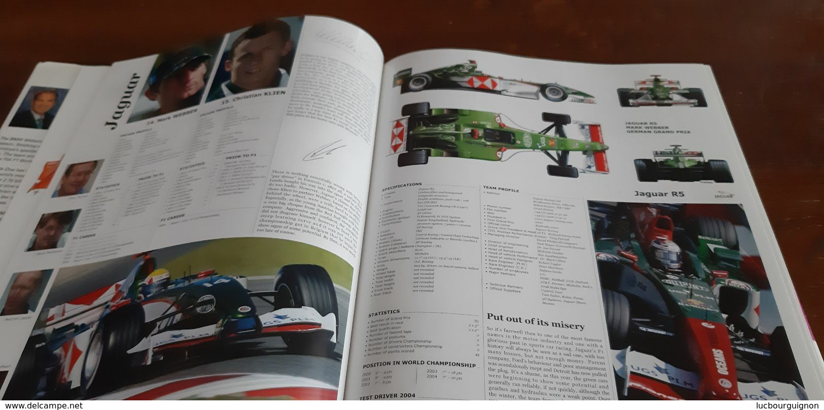 FORMULA 1  Yearbook 2004 - 2005  220 pages