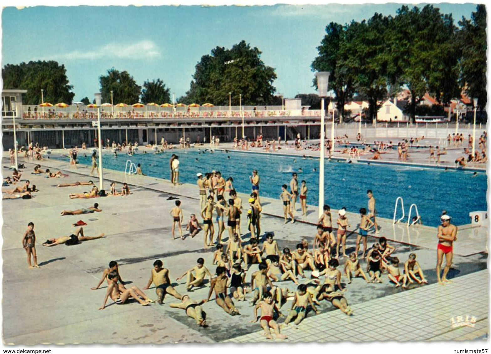 CPSM MOULINS - La Piscine - Belle Animation - Ed. La Cigogne N°03.190.89 - Moulins