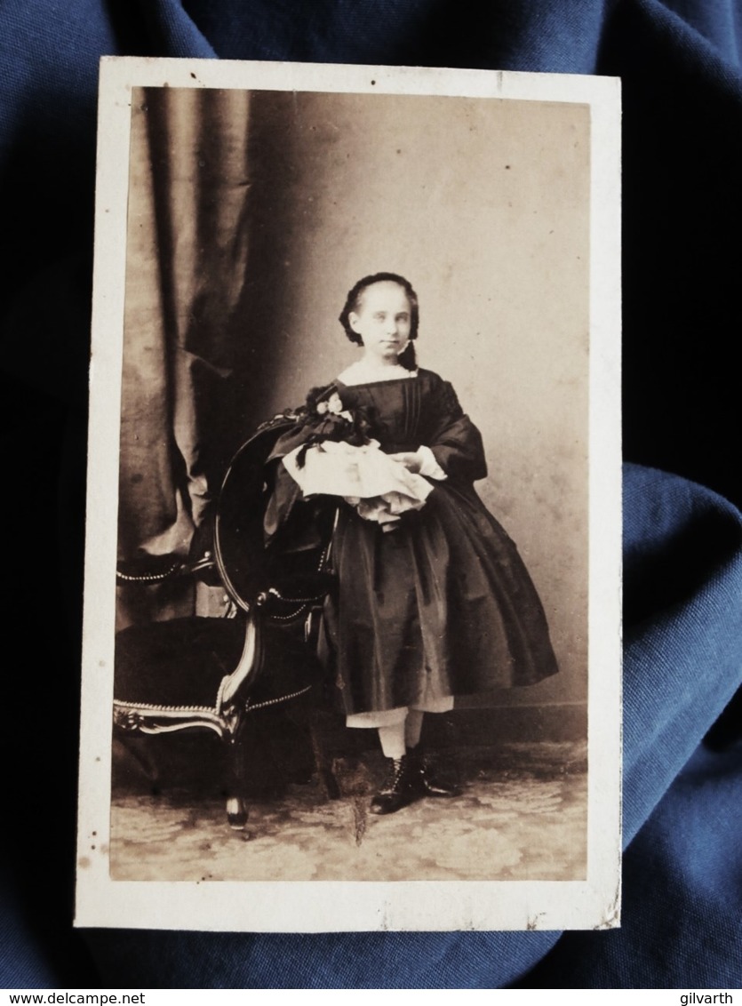 Photo CDV Ch. Winter à Strasbourg - Second Empire Fillette En Pied Et Sa Poupée, Circa 1860-65 L517A - Old (before 1900)