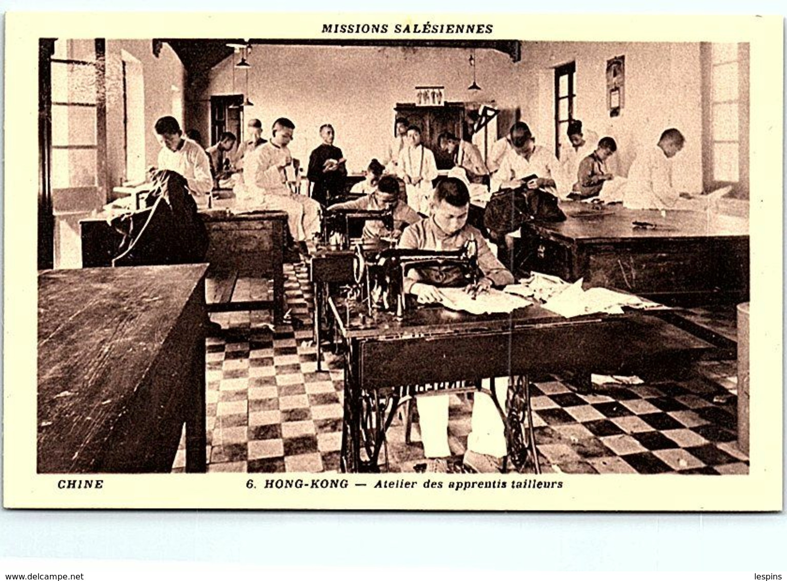 ASIE --  HONG KONG -- Missions Salésiennes - Atelier Des Apprentis Tailleurs - ( Machine à Coudre ) - China (Hong Kong)