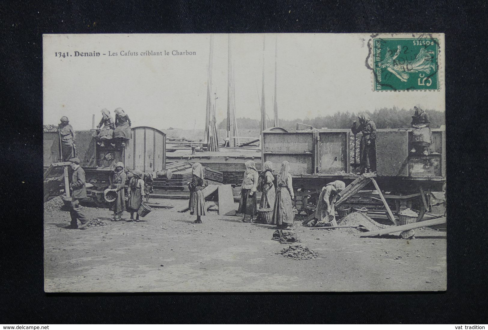 METIERS - Carte Postale - Mines - Denain - Les Cafuts Triant Le Charbon - L 69374 - Mines