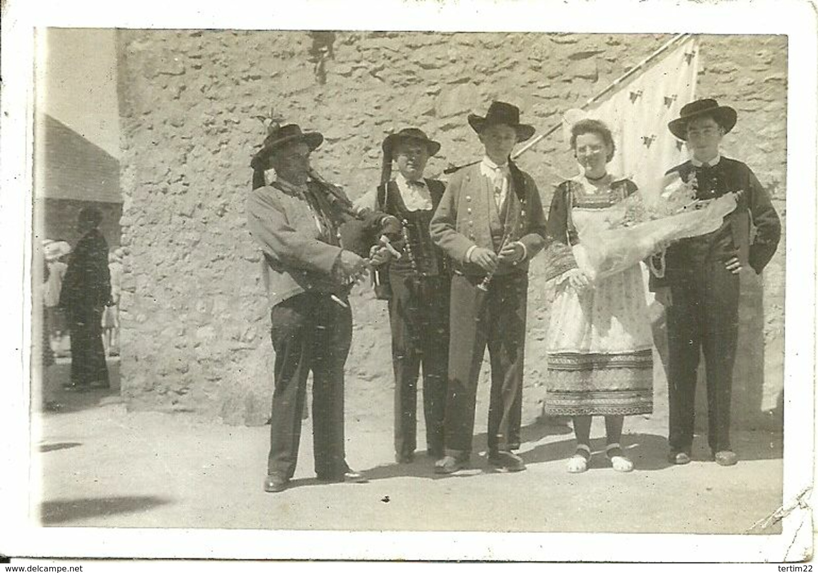 ( BRETAGNE)( GROUPE FOLKLORIQUE DES BRETONS DU MANS )( ECOMMOY  1948  )( SONNEURS ) - Places