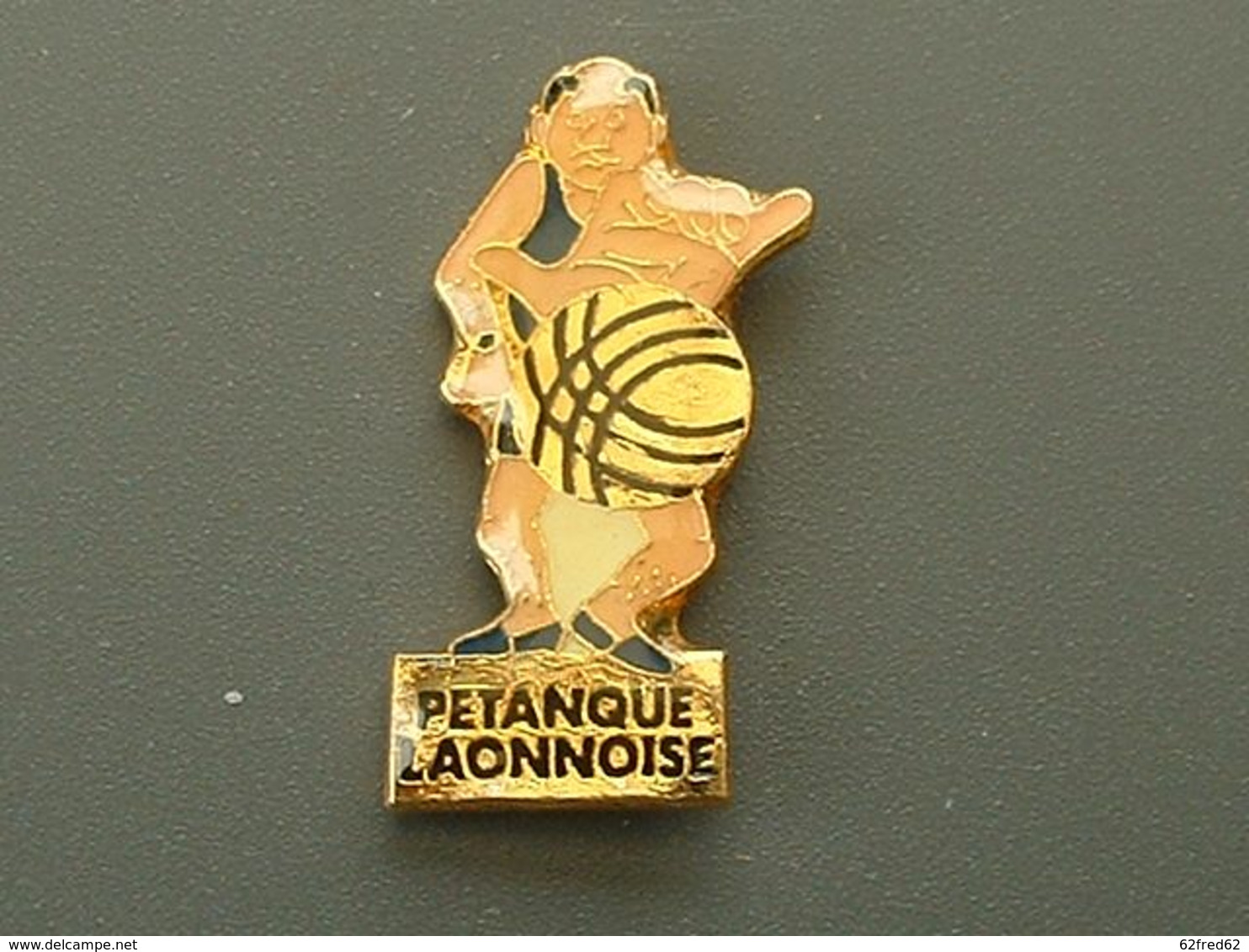 Pin's PETANQUE LAONNOISE - LAON - Pétanque