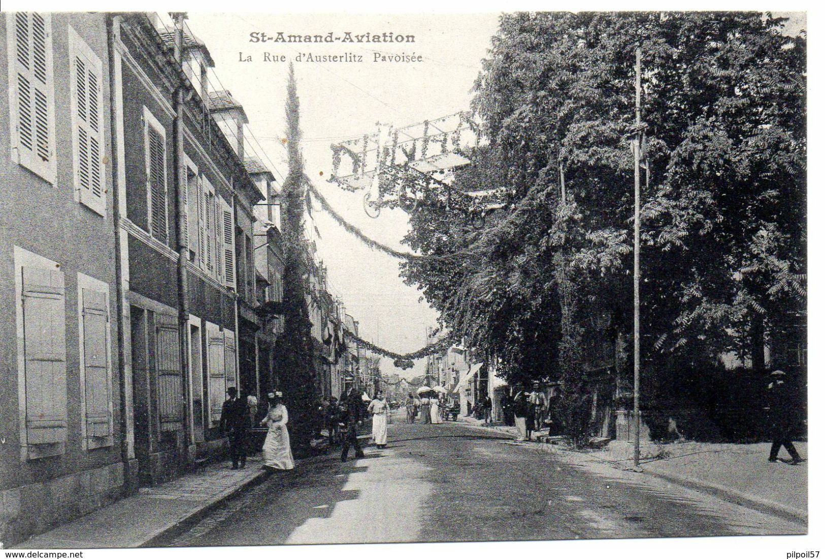 18 - ST-AMAND-AVIATION - La Rue D'Austerlitz Pavoisée - Saint-Amand-Montrond