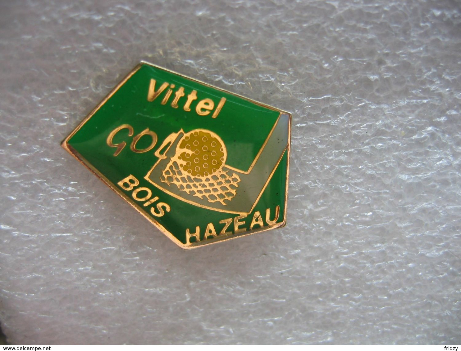 Pin's Du Golf De VITTEL Au Bois HAZEAU - Golf