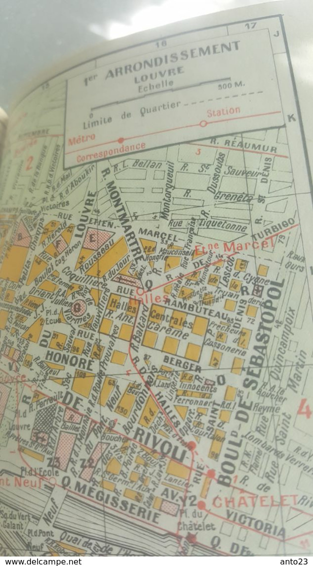 Plan Des Rues Et Des Lignes De Métro De La Ville De Paris France L'indispensable Guide Touristique - Europe