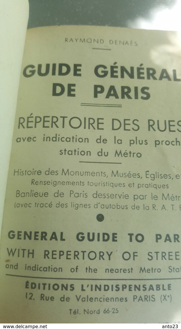 plan des rues et des lignes de métro de la ville de Paris France l'indispensable guide touristique