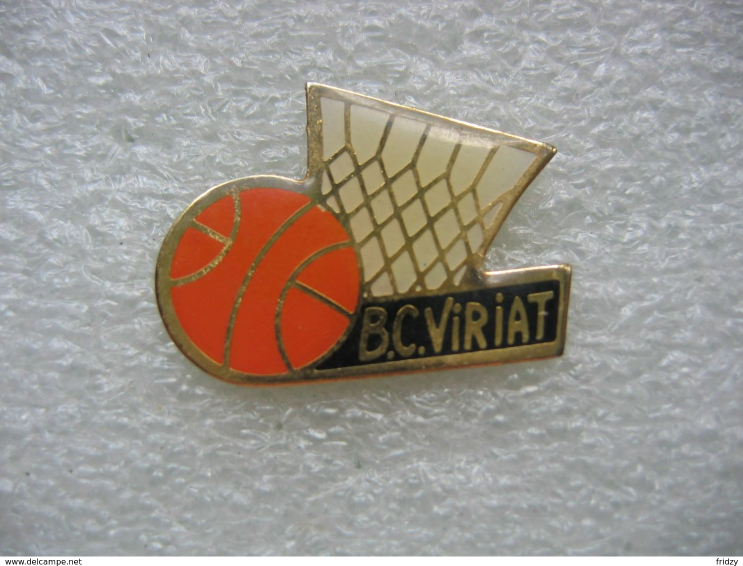 Pin's Du Basket Club De La Commune De VIRIAT (Dépt 01) - Basketball