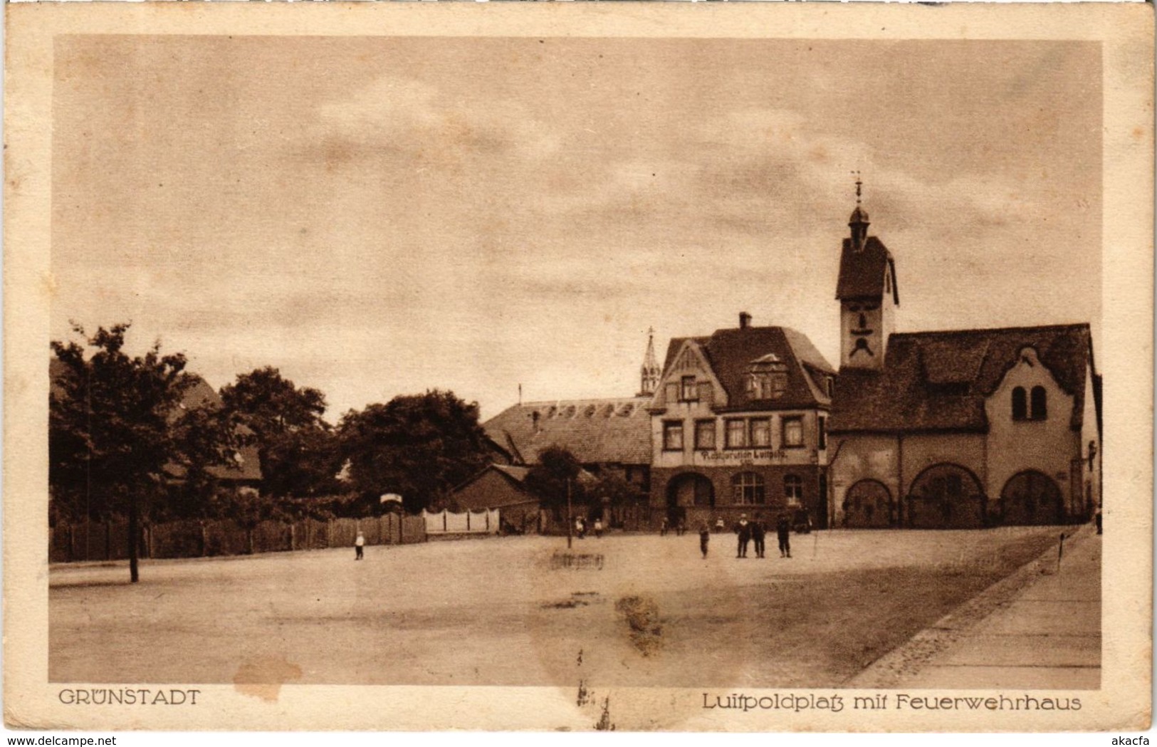 CPA AK Grunstadt Luifpoldplatz Mit Feuerwehrhaus GERMANY (921975) - Gruenstadt