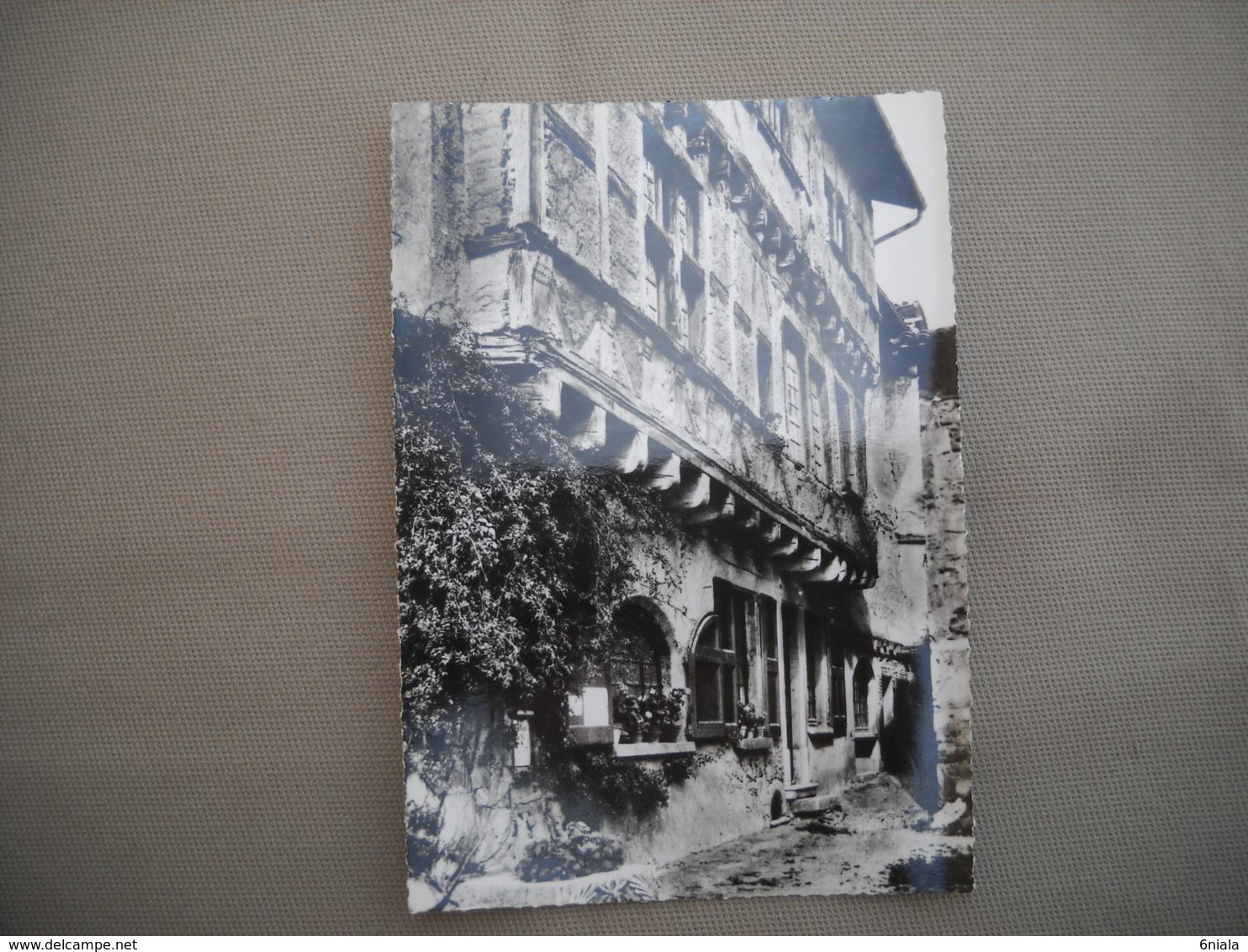 2210  Carte Postale  PEROUGES    Cité Médiévale Hostellerie     01 Ain - Pérouges