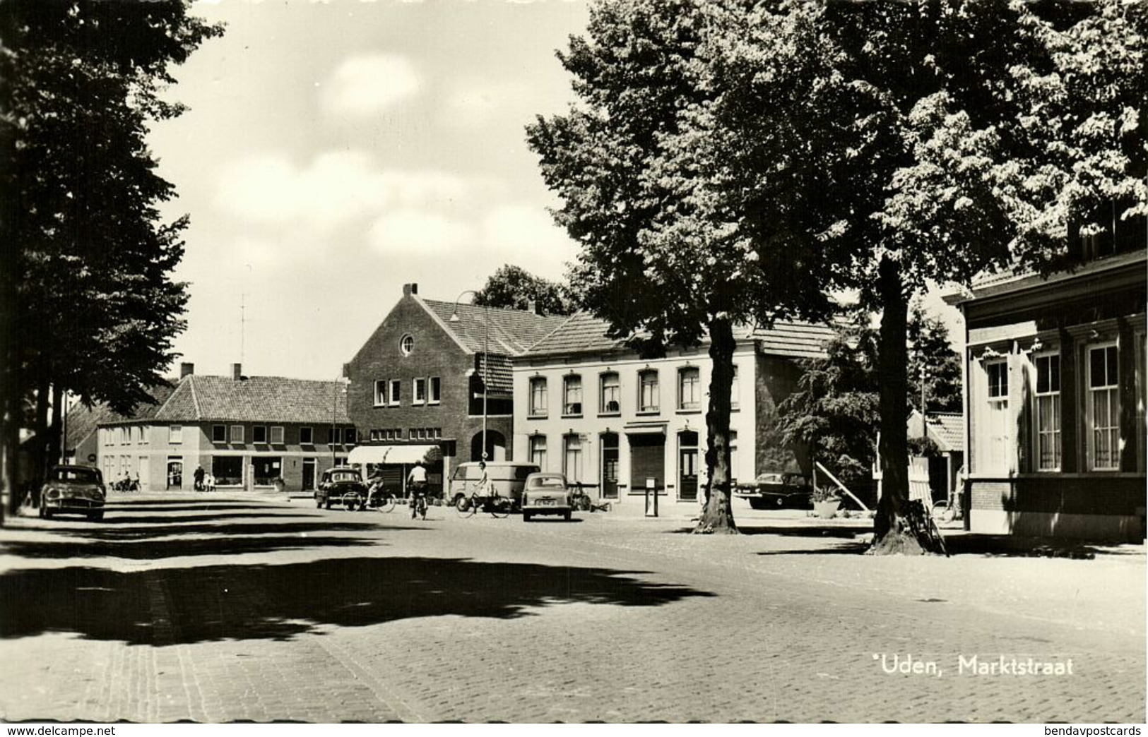 Nederland, UDEN, Marktstraat, Daf, VW Bus (1961) Ansichtkaart - Uden