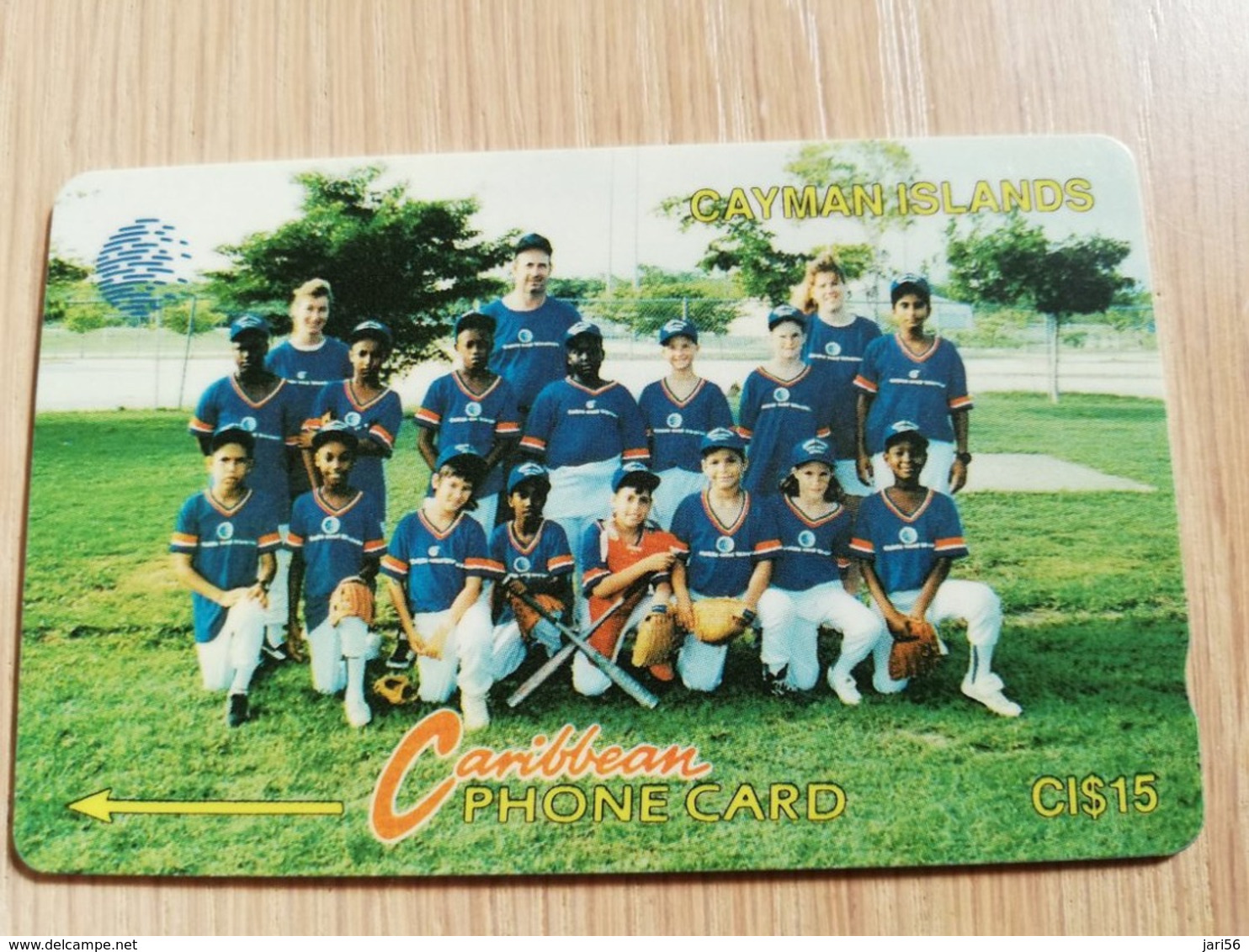 CAYMAN ISLANDS  CI $ 15,-  CAY-8D  CONTROL NR 8CCID  SOFTBAL TEAM    NEW  LOGO     Fine Used Card  ** 3078** - Kaaimaneilanden