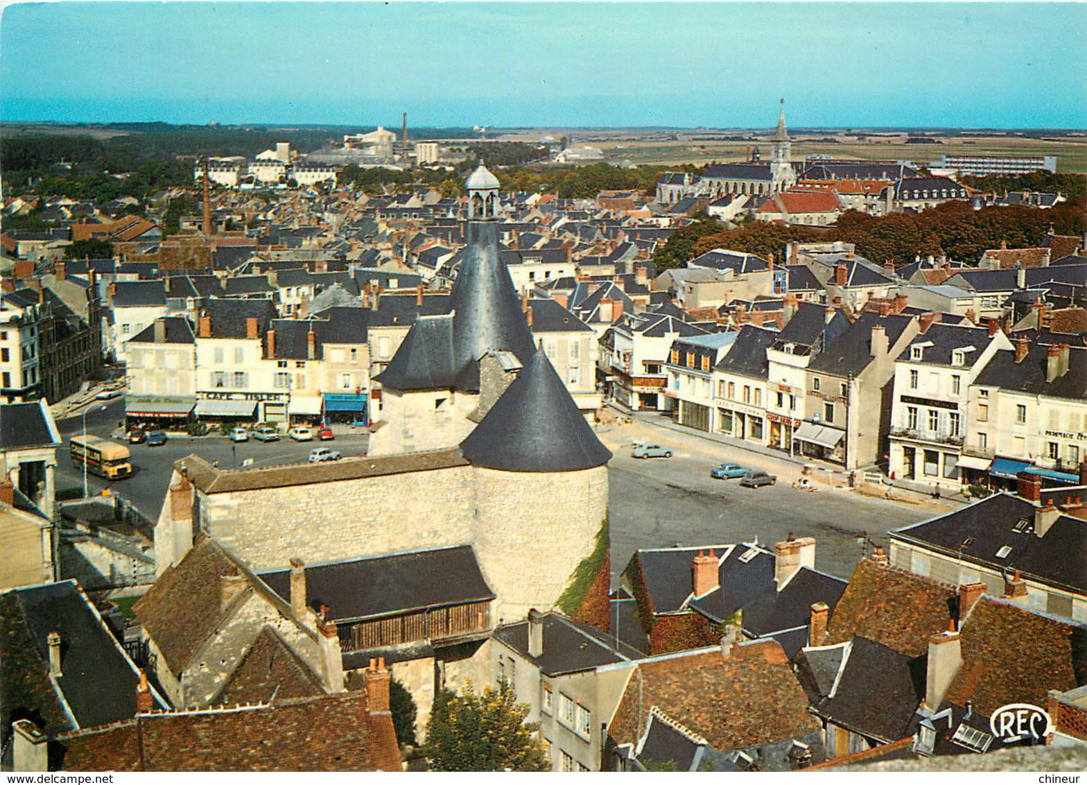 ISSOUDUN VUE GENERALE  PLACE DU 10 JUIN - Issoudun