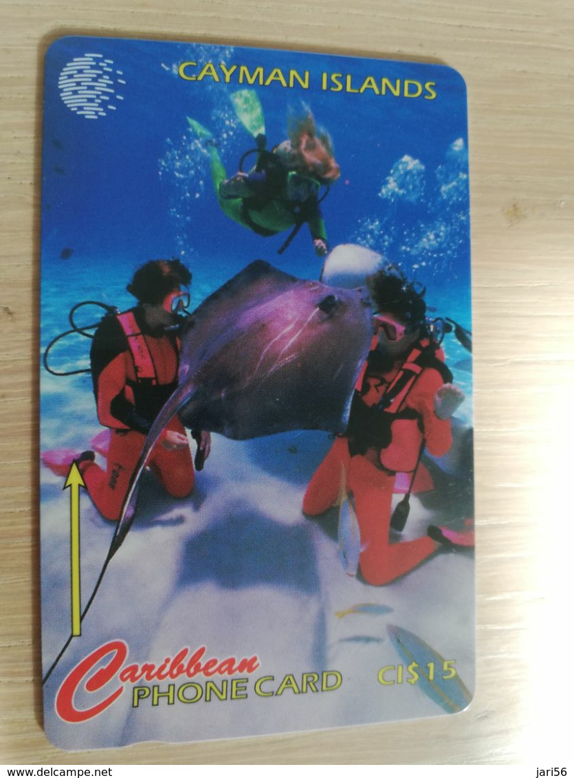 CAYMAN ISLANDS  CI $ 15,-  CAY-47B  CONTROL NR 47CCIB  DIVERS WITH STINGRAY       Fine Used Card  ** 3093** - Iles Cayman