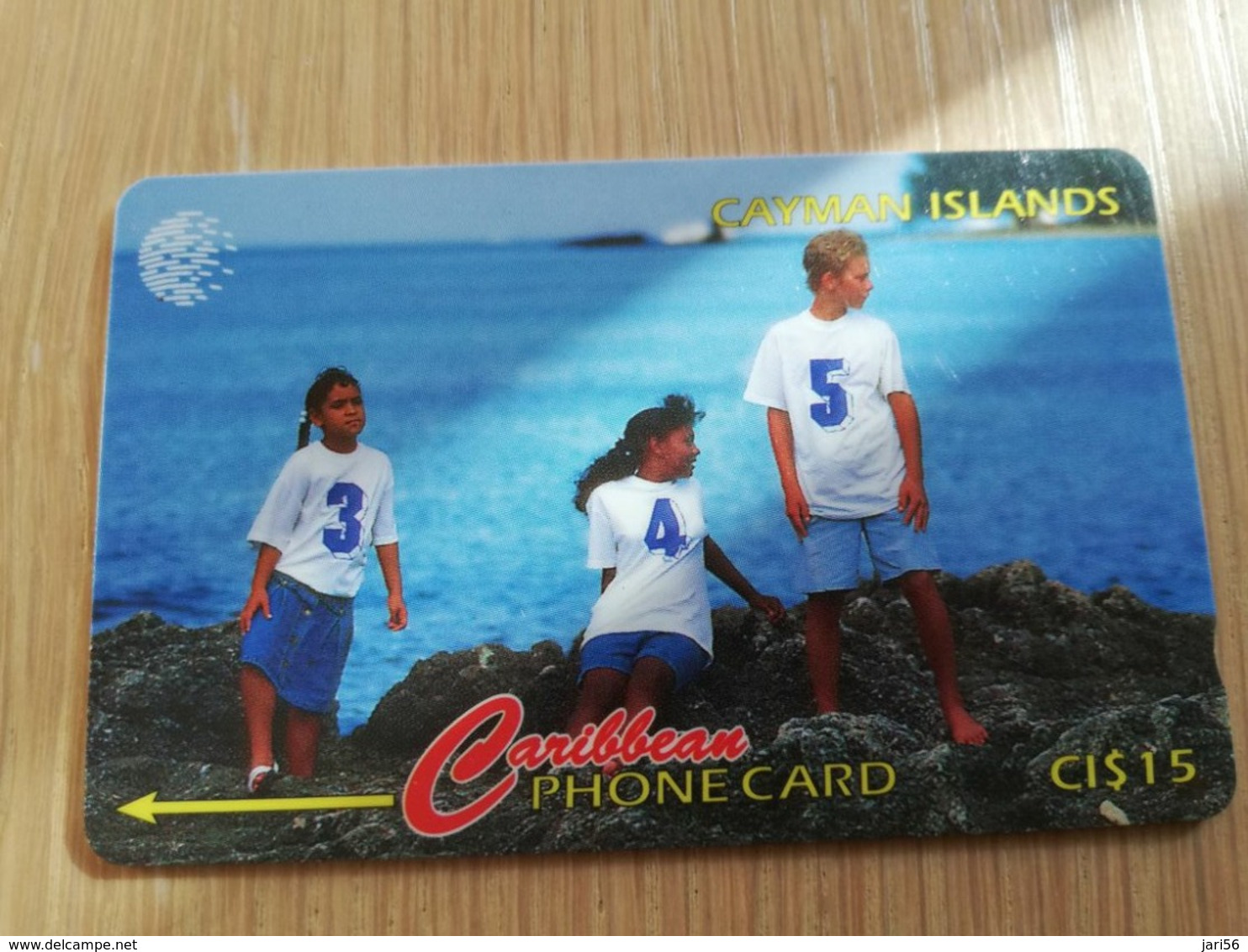 CAYMAN ISLANDS  CI $ 15,-  CAY-131F CONTROL NR 131CCIF   3 CHILDREN ON ROCKS     Fine Used Card  ** 3111** - Kaaimaneilanden