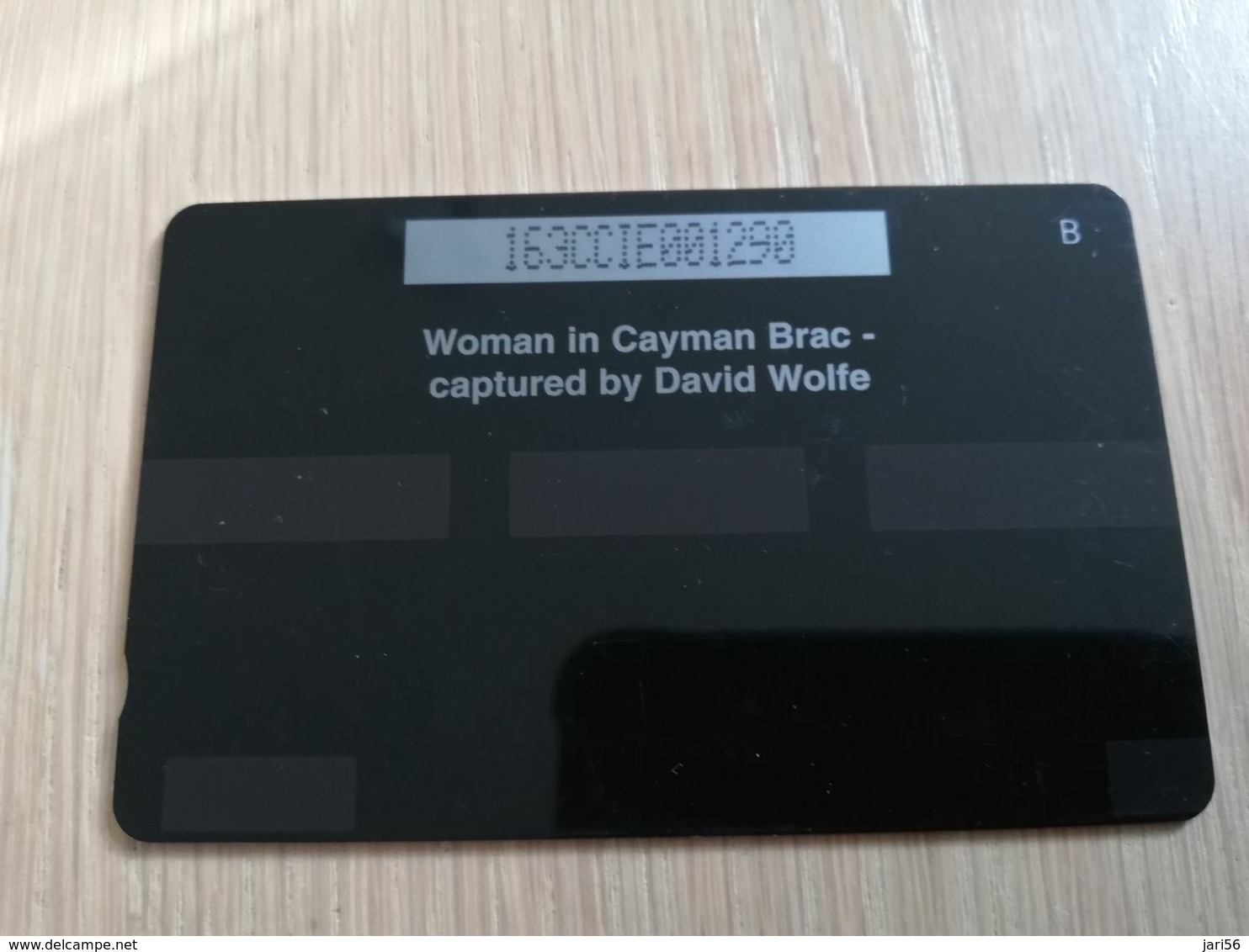 CAYMAN ISLANDS  CI $ 15,-  CAY-163E CONTROL NR 163CCIE  WOMAN IN CAYMAN BRACK     Fine Used Card  ** 3119** - Iles Cayman