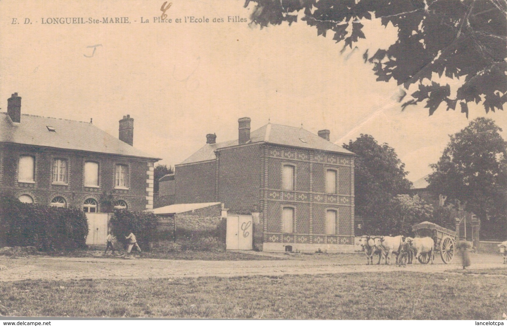 60 - LONGUEIL SAINTE MARIE / LA PLACE ET L'ECOLE DES FILLES - Longueil Annel