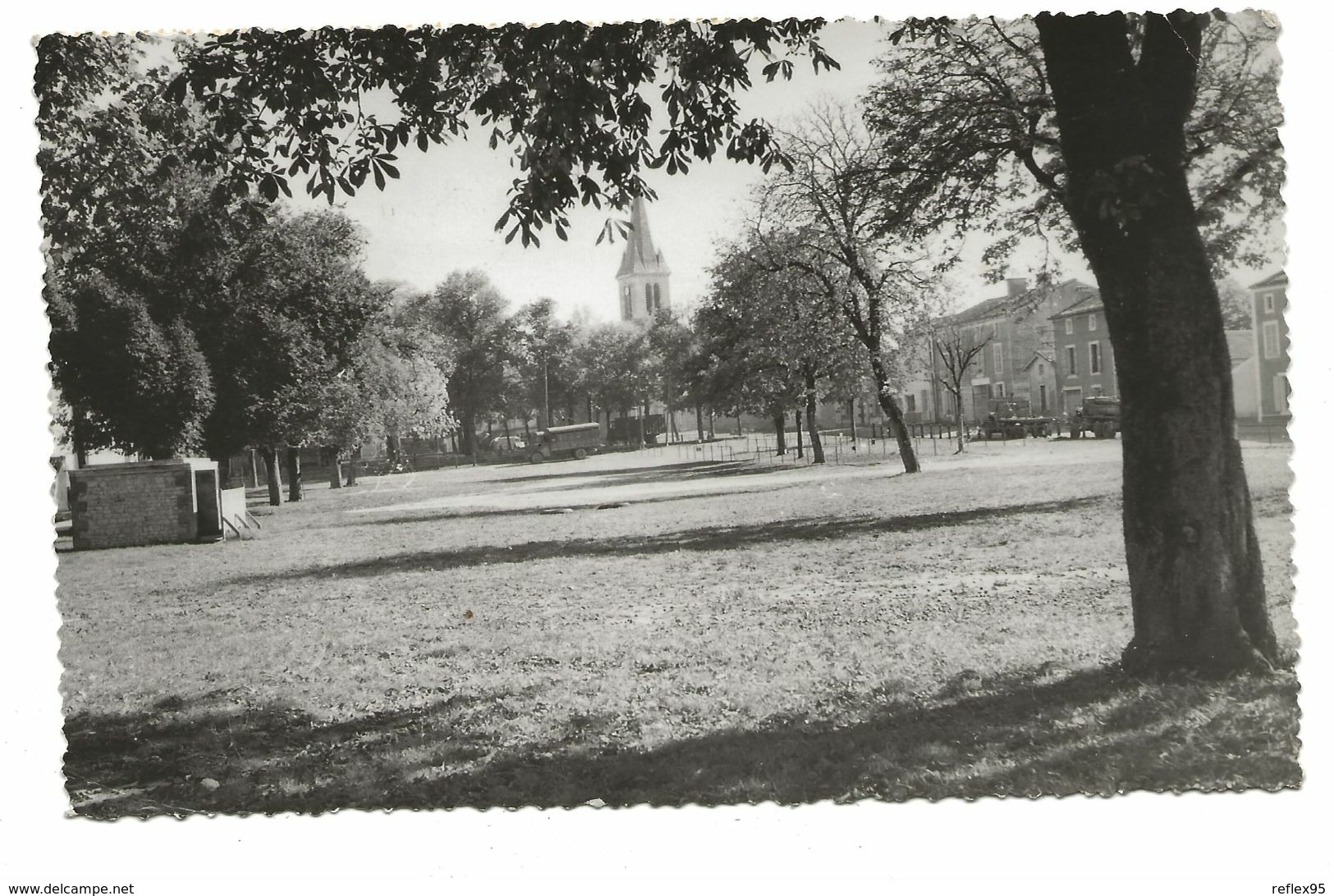 BRIOUX SUR BOUTONNE - Le Champ De Foire - Brioux Sur Boutonne