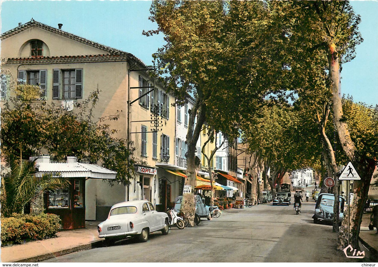 LA GARDE RUE GABRIEL PERI AVEC 2CV ET 2CV CAMIONNETTE - La Garde