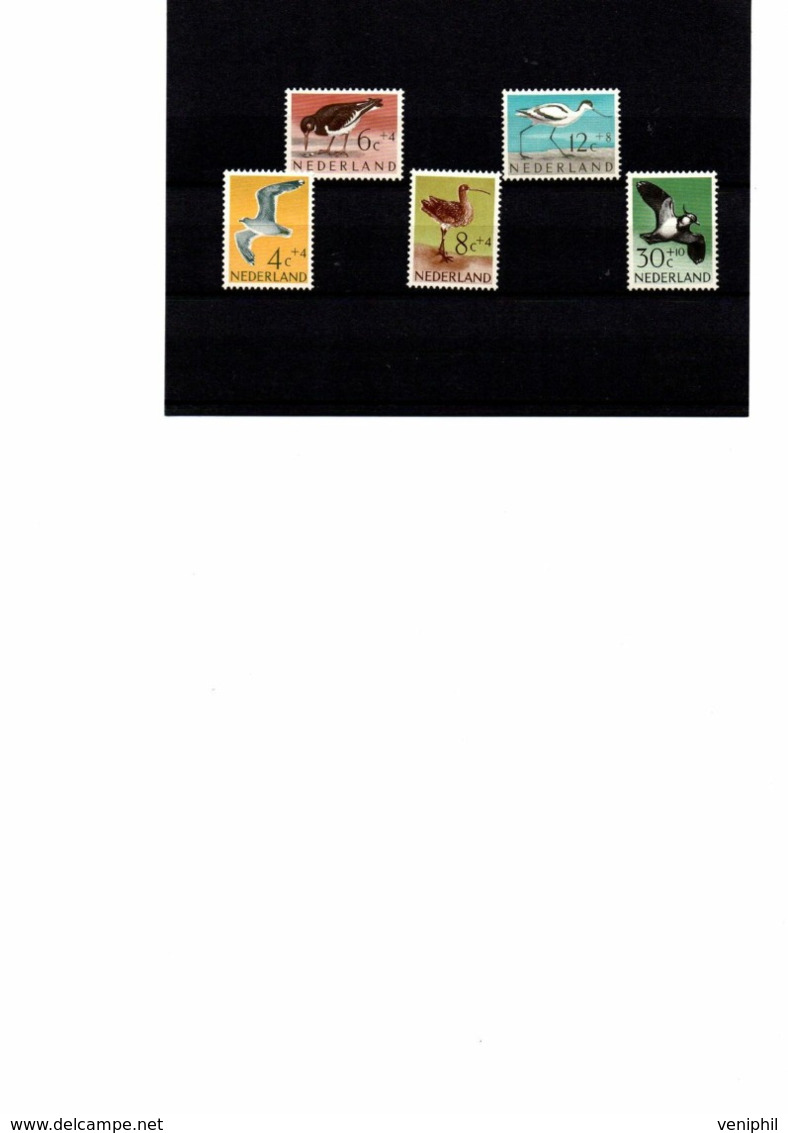 PAYS -  BAS- SERIE OISEAUX N° 733 A 737 NEUF INFIME CHARNIERE -COTE : 14 € - Neufs