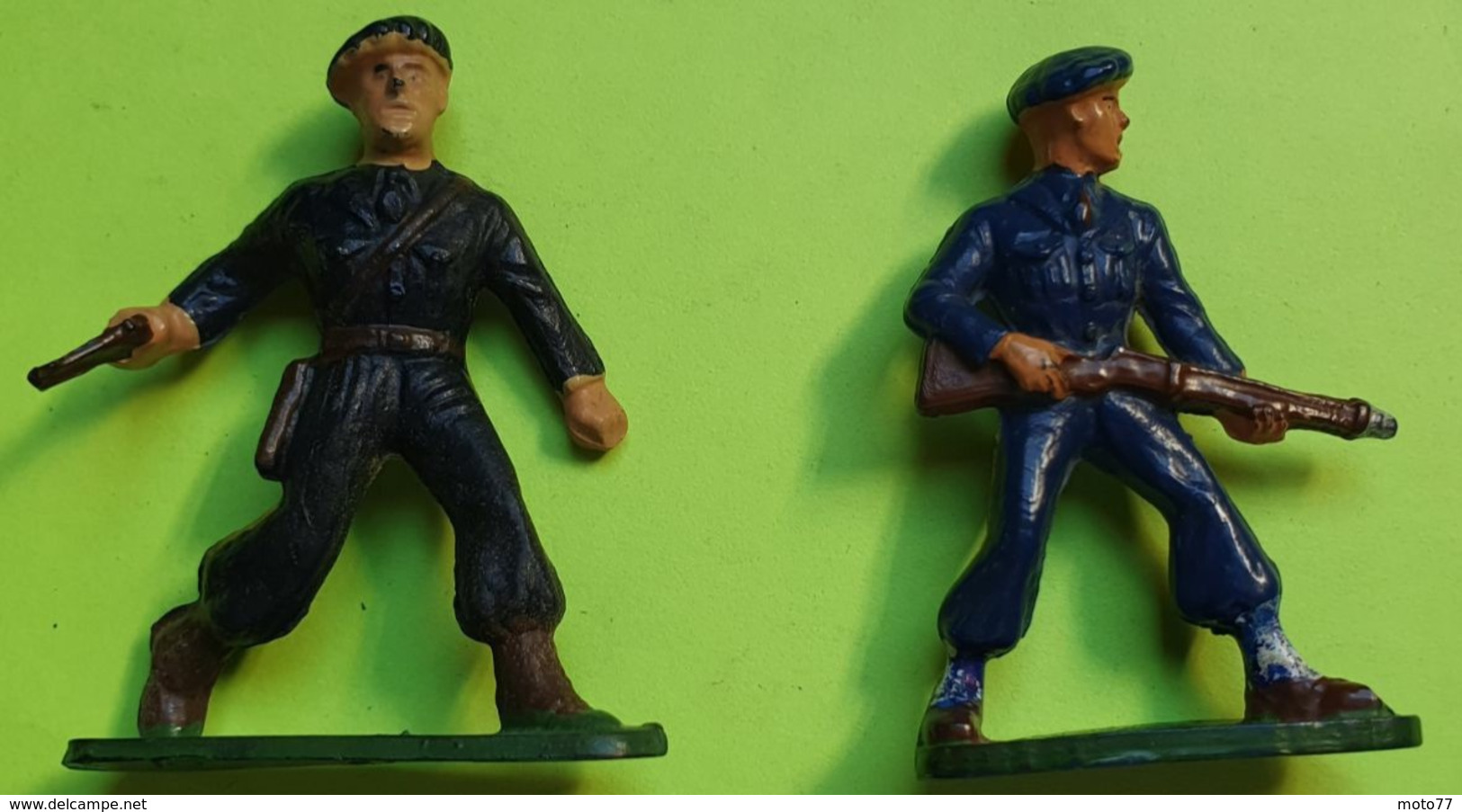 Lot 2 Figurines Soldat Jouet STARLUX - Plastique - CHASSEUR ALPIN - Fusil Pistolet - Bon état D'usage - Années 1960 - Starlux