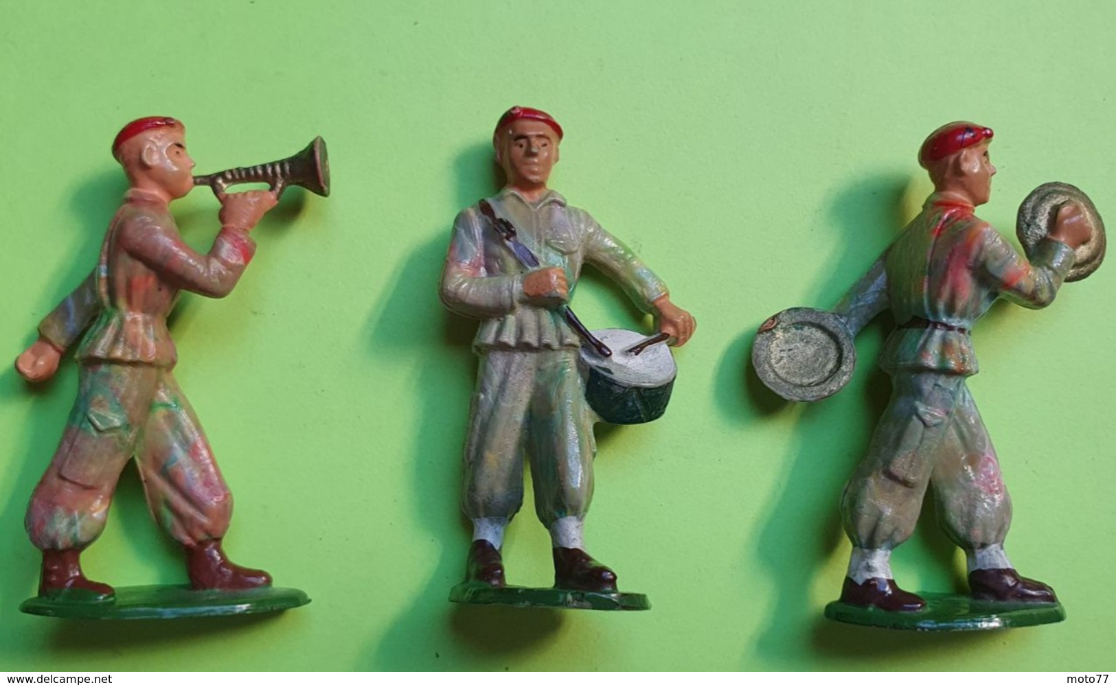 Lot 3 Figurines Soldat Jouet STARLUX - Plastique - PARACHUTISTE Béret Rouge - Musiciens - Bon état D'usage - Années 1960 - Starlux