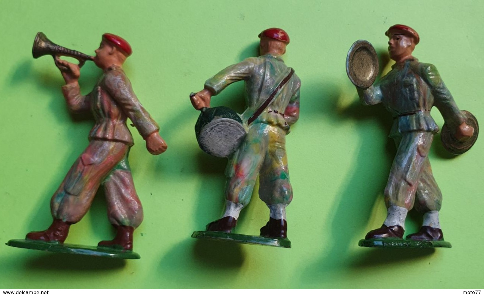 Lot 3 Figurines Soldat Jouet STARLUX - Plastique - PARACHUTISTE Béret Rouge - Musiciens - Bon état D'usage - Années 1960 - Starlux